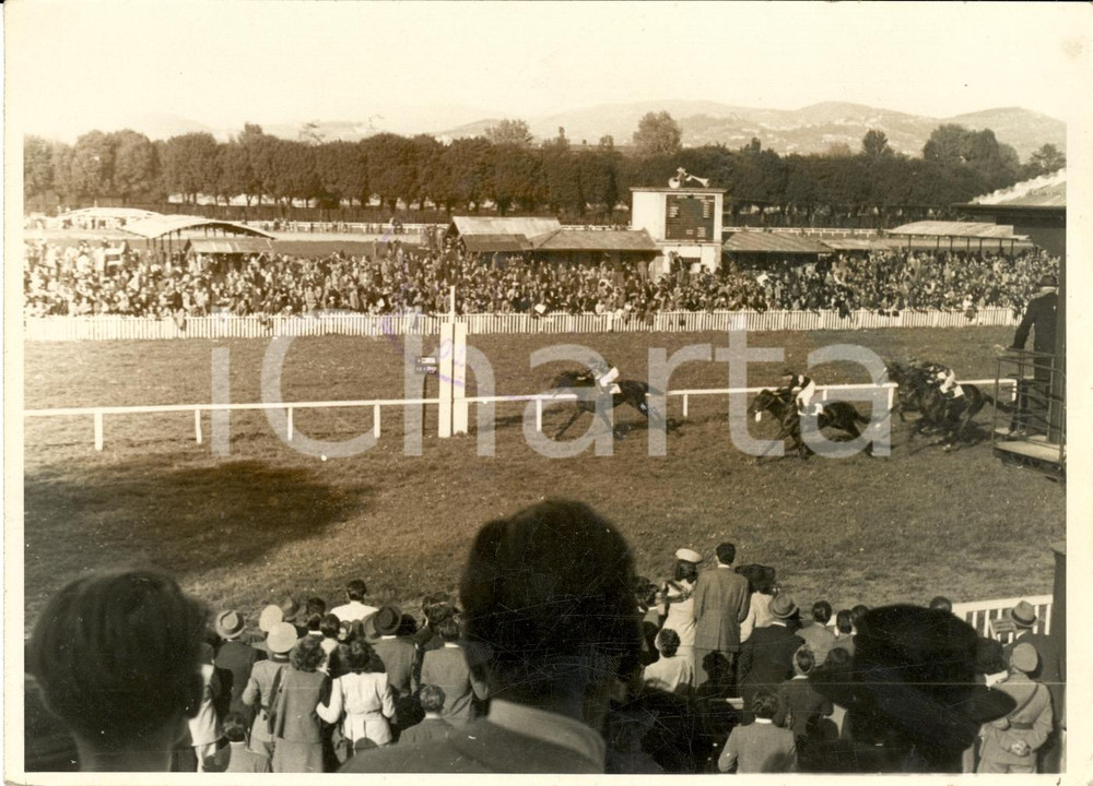 Fotografia d'epoca originale 1942 FIRENZE Ippica Taglio traguardo a PREMIO FIRENZE Capuana Sorosio Vae Victis 1