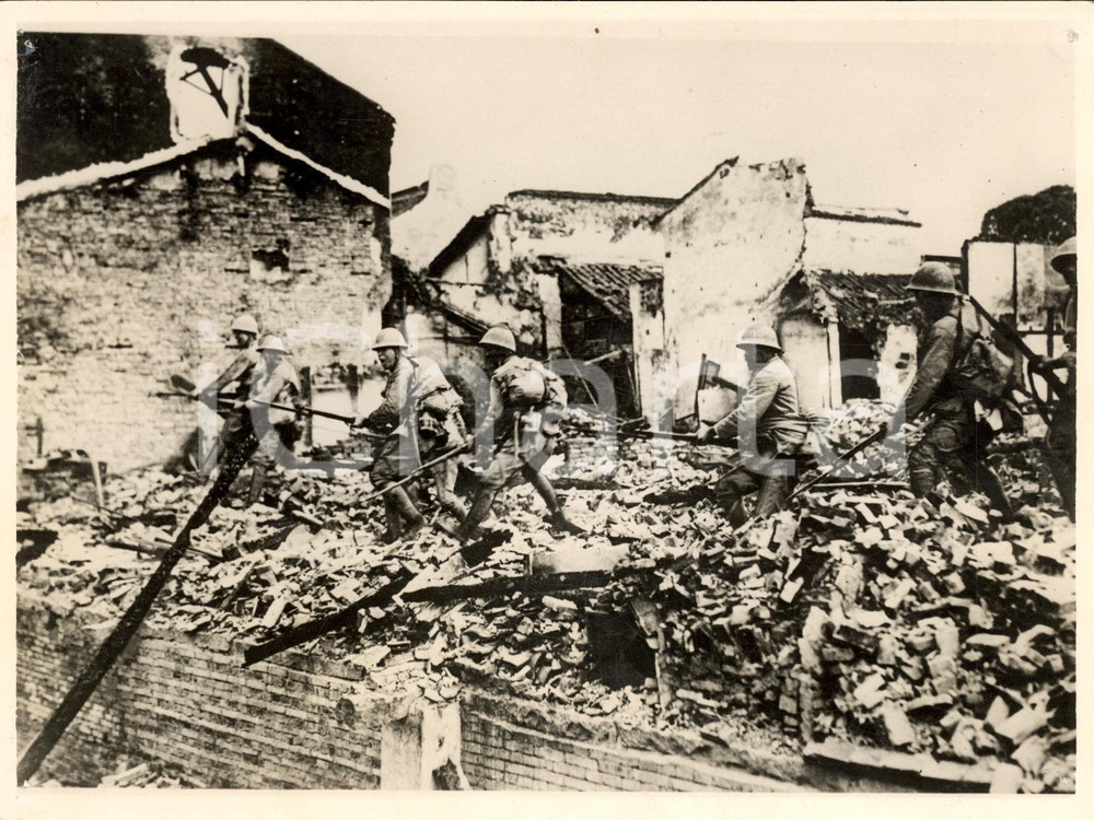 Fotografia d'epoca originale 1940 SHANGHAI Sino-Japanese War Japanese chasing Chinese Photo 21x15 cm 1
