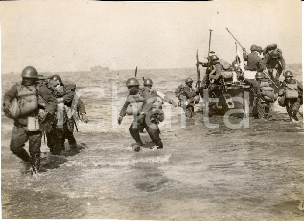 Fotografia d epoca originale 1937 QINGDAO CINA CittÃ  incendita da Cinesi in fuga 1