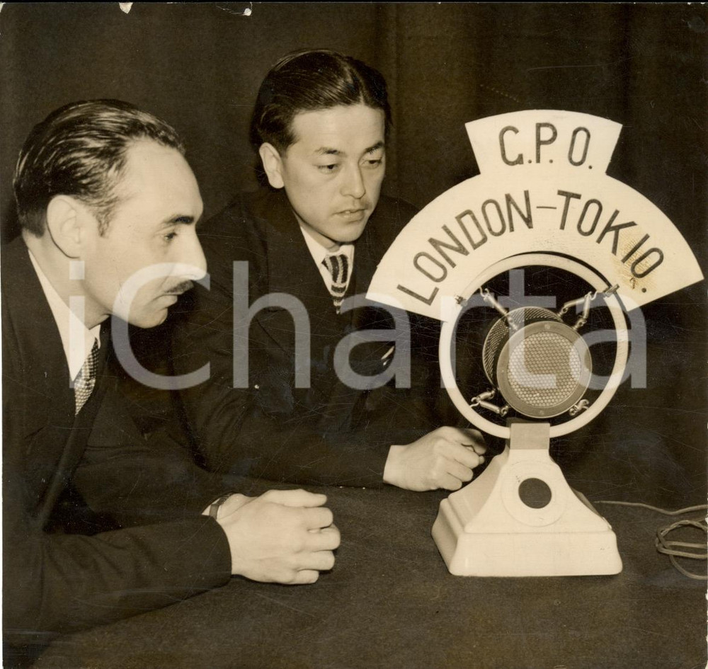 Fotografia d epoca originale 1937 LONDON Masaaki IINUMA Kenji TSUKAGOSHI piloti KAMIKAZE dopo trasvolata FOTO 1