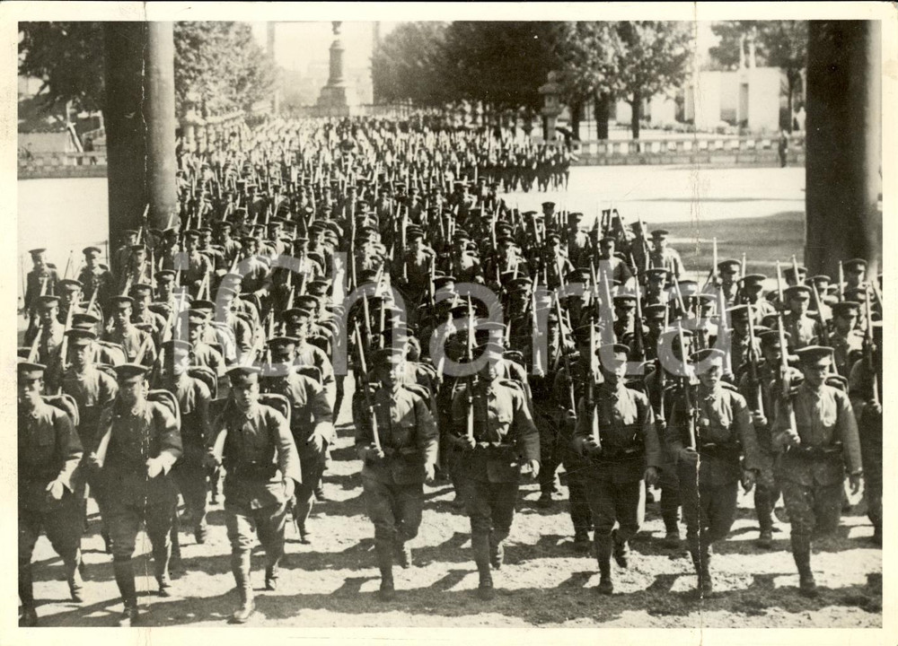 Fotografia d epoca originale 1942 TOKYO WW2 Esercito giapponese marcia verso Tempio YASUKUNI Foto DANNEGGIATA 1