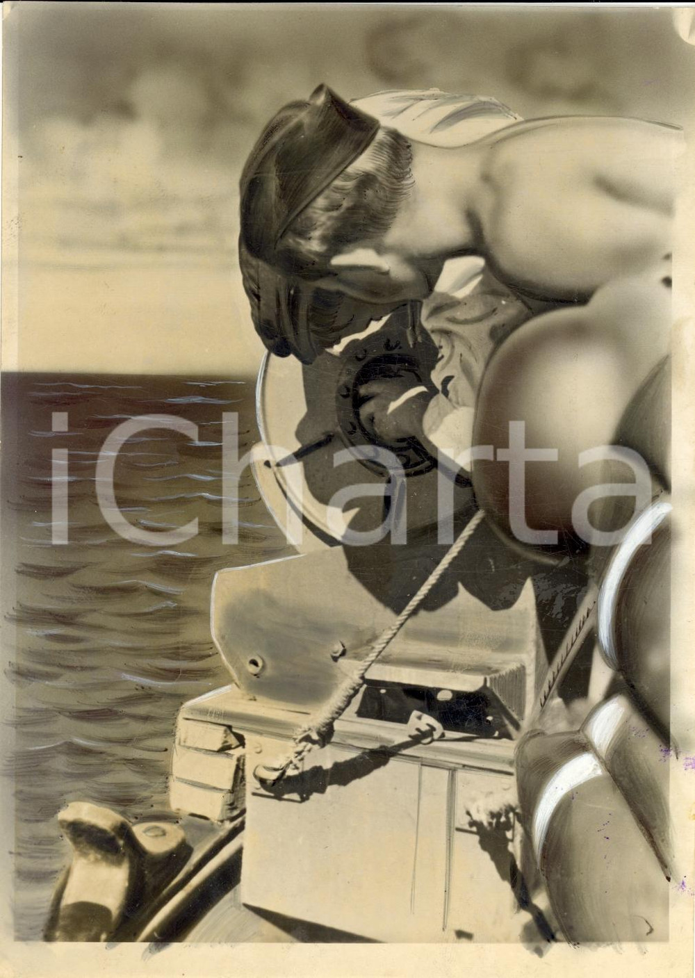Fotografia d epoca originale 1942 GUERRA NAVALE WW2 Caricamento bombe su antisommergibile FOTO PROPAGANDA 1