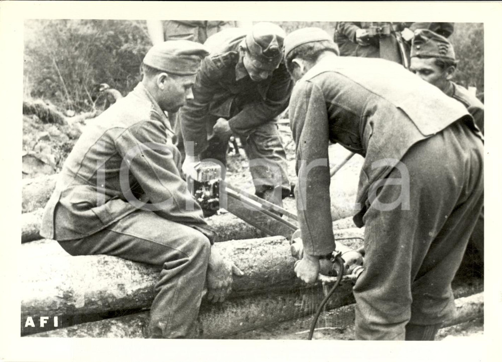 Fotografia d epoca originale 1941 BUDAPEST Soldati ungheresi costruiscono ponte per automezzi FOTOGRAFIA 1