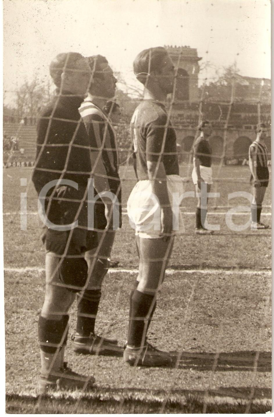 Fotografia d epoca originale 1941 MILANO Calcio AMBROSIANA  TRIESTINA Silenzio per i caduti Fotografia 1
