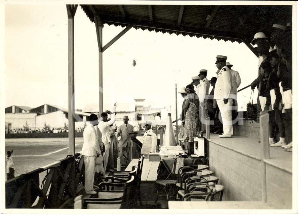 Fotografia d epoca originale 1930 MOGADISCIO SOMALIA Duca degli ABRUZZI e Guido CORNI in tribuna Foto 1