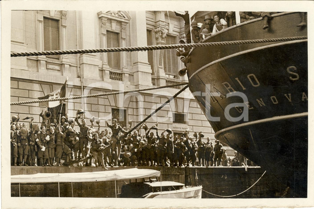 Fotografia d epoca originale 1935 Genova, Guerra Etiopia, truppe nave Naziario Sauro 1