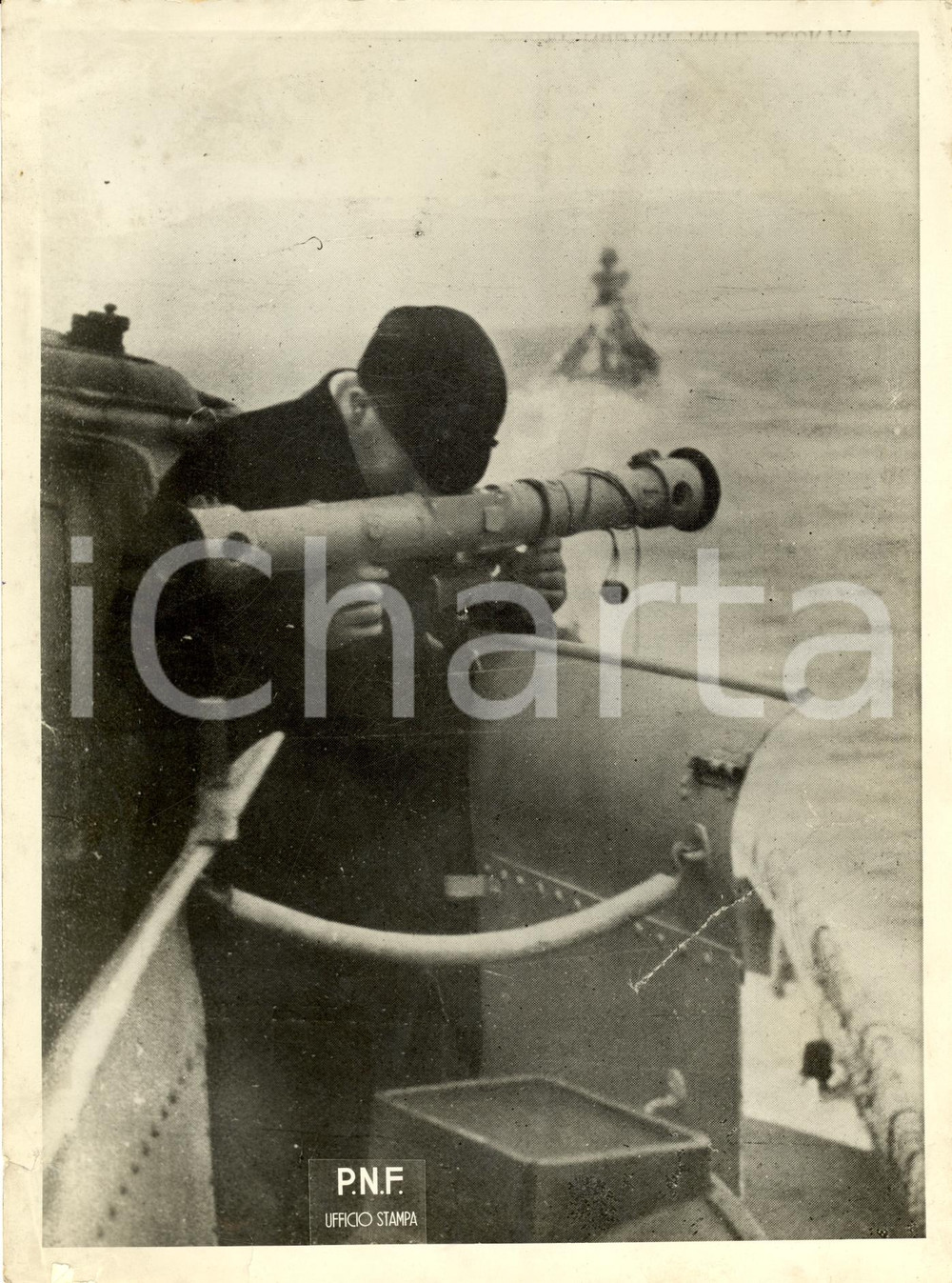 Fotografia d epoca originale 1942 GUERRA NAVALE WW2 Osservaotir su navi da scorta italiane Foto DANNEGGIATA 1