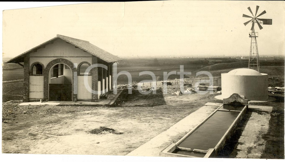 Fotografia d epoca originale 1934 LIBIA L aeropompa per l acqua potabile in casa colonica FOTOGRAFIA 1