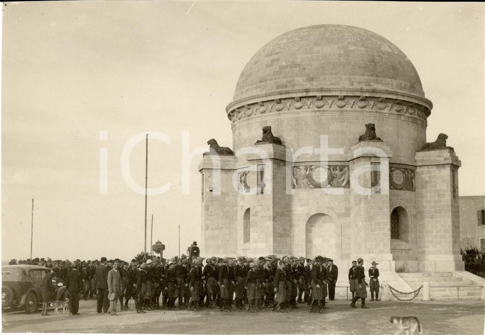 Fotografia d epoca originale 1933 TRIPOLI Studenti universitari a Monumento a Caduti 1