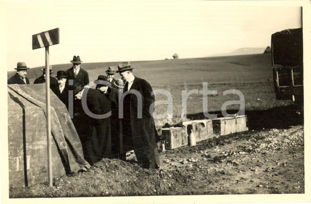 Fotografia d epoca originale 1940 ca ITALIA FASCISMO Ministro in visita a un campo militare Fotografia 1