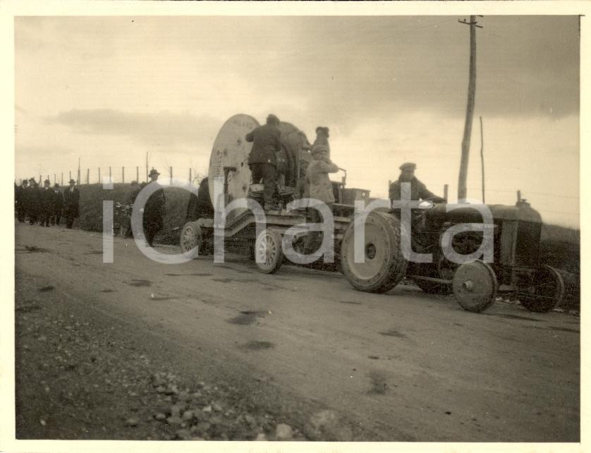 Fotografia d epoca originale 1930 ca TRIPOLI LIBIA Trasporto di cavi telefonici PIRELLI su trattore Foto 1