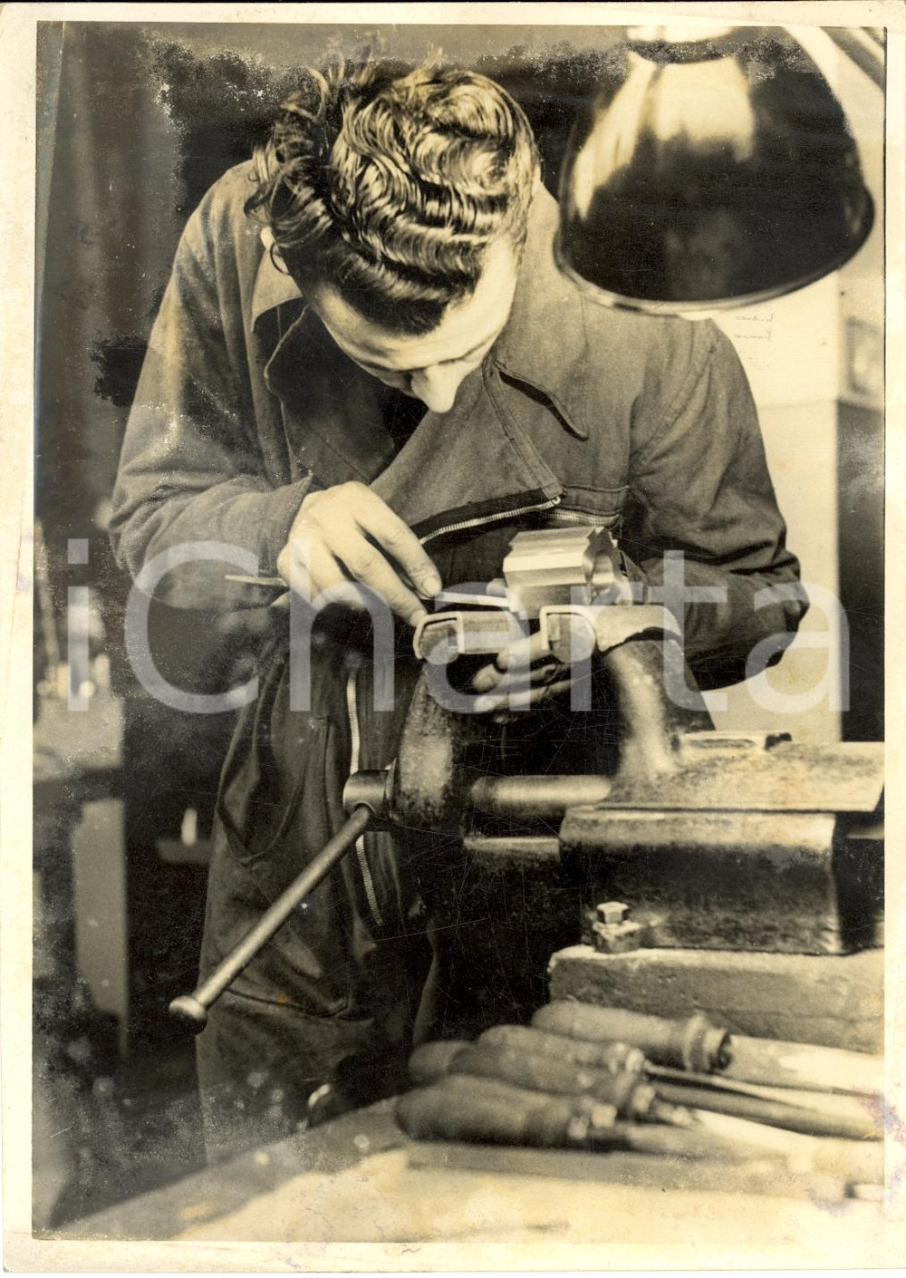 Fotografia d epoca originale 1941 TORINO Giovane meccanico ai LITTORIALI DEL LAVORO Fotografia DANNEGGIATA 1