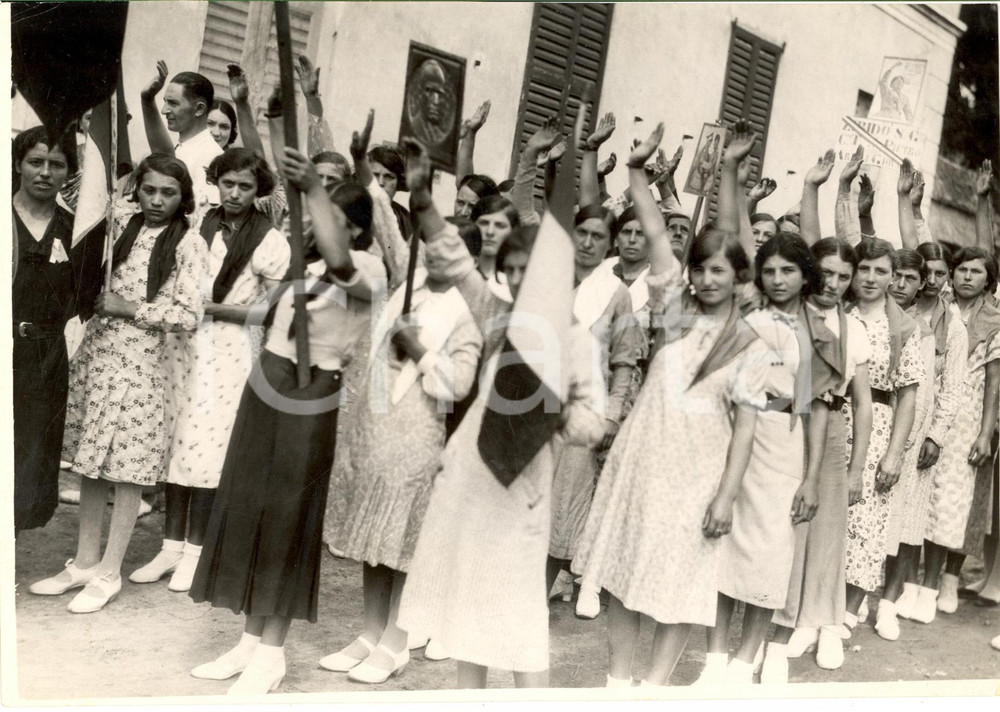 Fotografia d epoca originale 1936 ROSATE MI Mondine Lombardia salutano Rino PARENTI 1