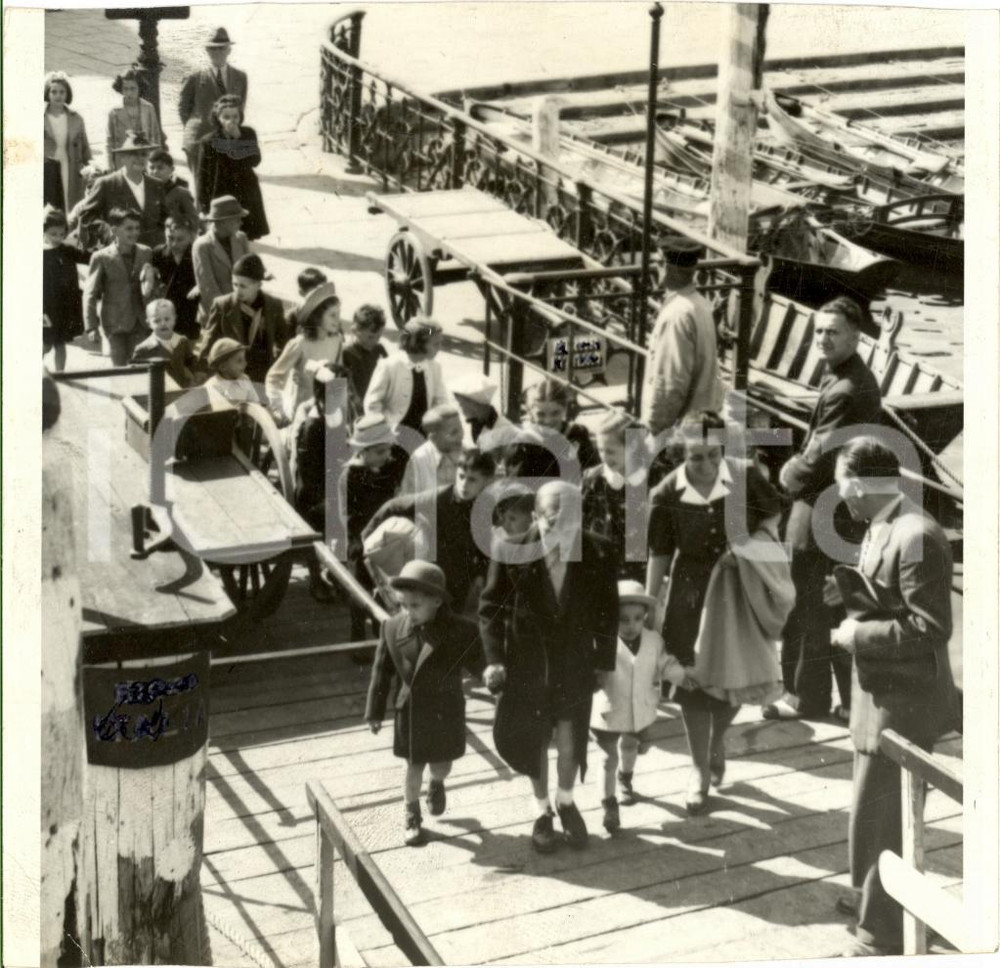 Fotografia d epoca originale 1943 LANZO D INTELVI CO Bambini si recano in colonia Fotografia 1