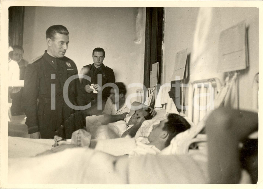 Fotografia d epoca originale 1942 DESIO MB WW2 Federale visita feriti VILLA TITTONI 1