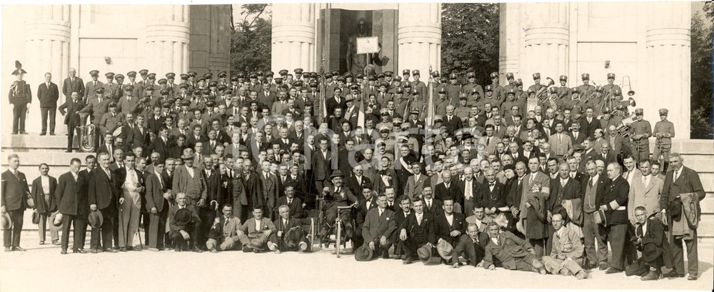 Fotografia d epoca originale 1930 FASCISMO Gruppo e banda del Fascio di DESIO in gita Fotografia 1