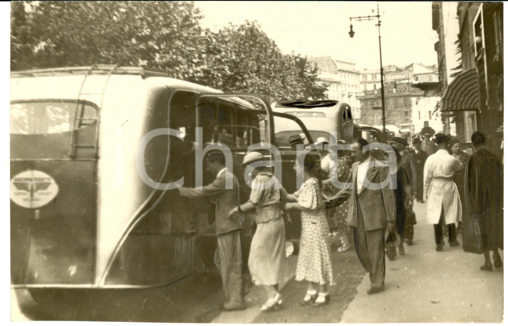 Fotografia d epoca originale 1937 MILANO Torpedoni carichi di turisti diretti ai laghi Fotografia 1