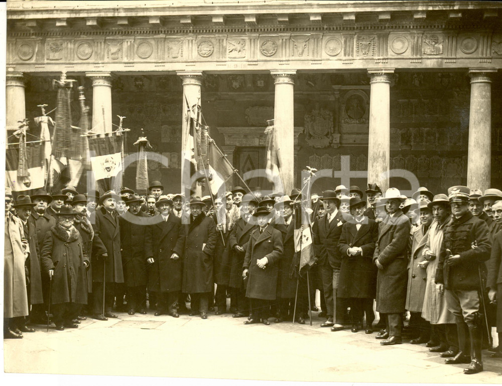 Fotografia d epoca originale 1930 PADOVA Gruppi Rionali riuniti al Cortile Antico DEL BO Fotografia 1