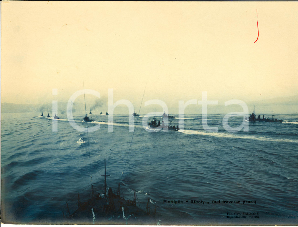 Fotografia d epoca originale 1940 ca GUERRA NAVALE WW2 La flottiglia RIBOTY da prora Fotografia 1