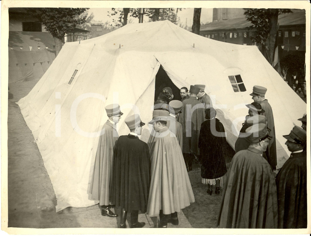 Fotografia d epoca originale 1930 MILANO Festa Corpo di Commissariato Militare tenda panificazione FOTO 1