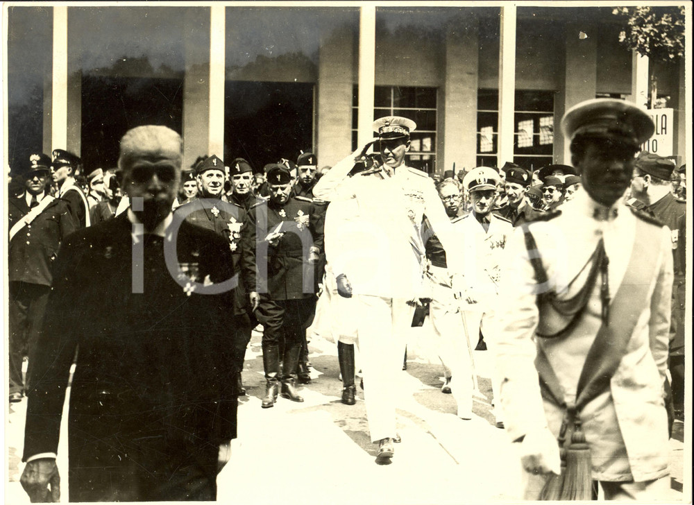 Fotografia d epoca originale 1938 PADOVA Fiera Aimone Duca di SPOLETO Ferruccio LANTINI visitano stand FOTO 1