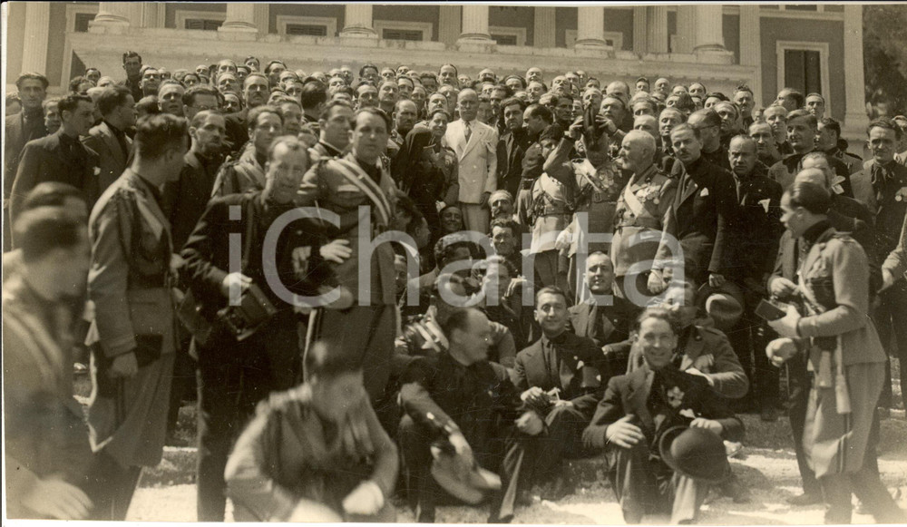 Fotografia d epoca originale 1935 ca ROMA Benito MUSSOLINI riceve Fascio di MILANO a Villa TORLONIA Foto 1