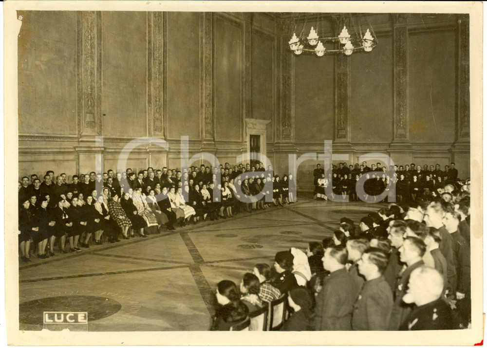 Fotografia d epoca originale 1939 ROMA Le 188 coppie prolifiche attendono il DUCE a Palazzo VENEZIA Foto 1