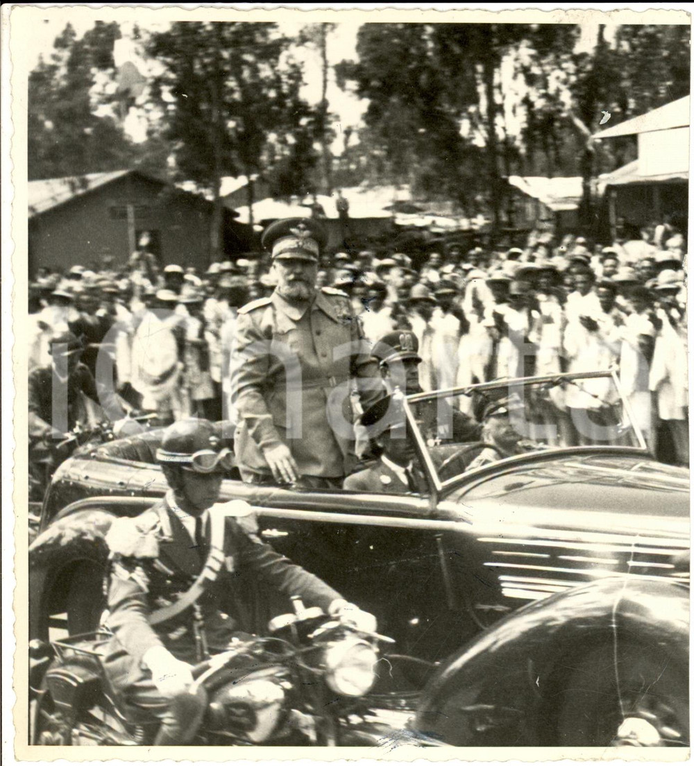 Fotografia d epoca originale 1940 ADDIS ABEBA Attilio TERUZZI acclamato da popolazione indigena Foto 1