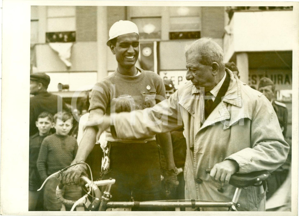 Fotografia d epoca originale 1954 TABOR BOEMIA Ciclismo Suprovat CHAKRAVARTY partenza onoraria PEACE RACE 1