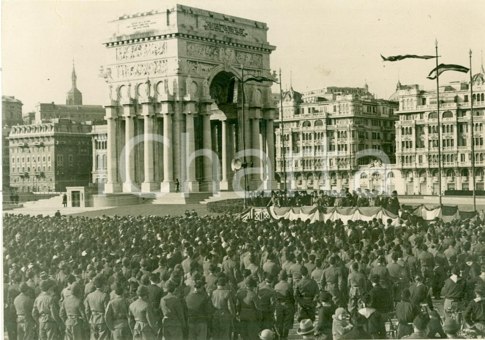 Fotografia d epoca originale 1935 GENOVA Adunata forze premilitari in piazza della VITTORIA Fotografia 1