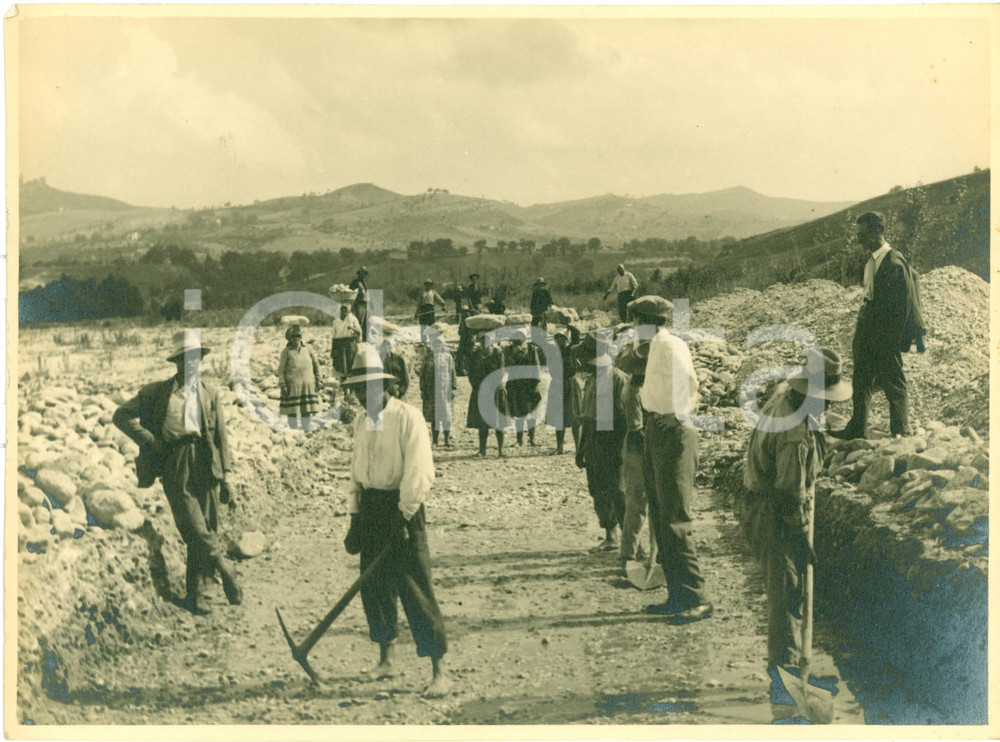 Fotografia d epoca originale 1930 ca FERMO CH Operai Consorzio Bonifica e Irrigazione ZENNA Fotografia 1