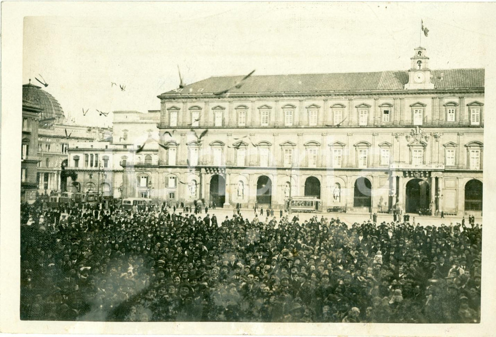 Fotografia d epoca originale 1938 NAPOLI Benedizione gagliardetti SocietÃ  COLOMBOFILA Fotografia 1