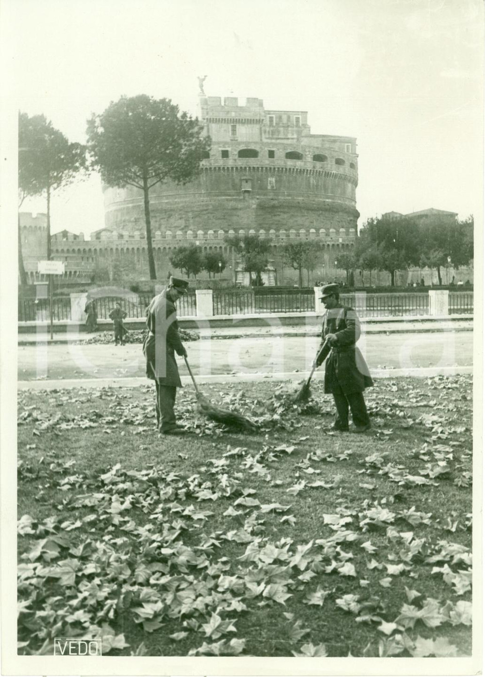 Fotografia d epoca originale 1939 ROMA Pulizia stradale sul Lungotevere CASTELLO Fotografia 1