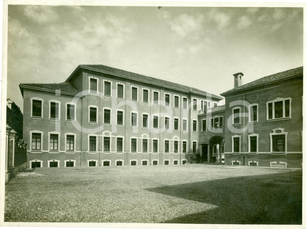Fotografia d epoca originale 1935 ca MILANO La scuola in via CROCEFISSO Vera fotografia 1