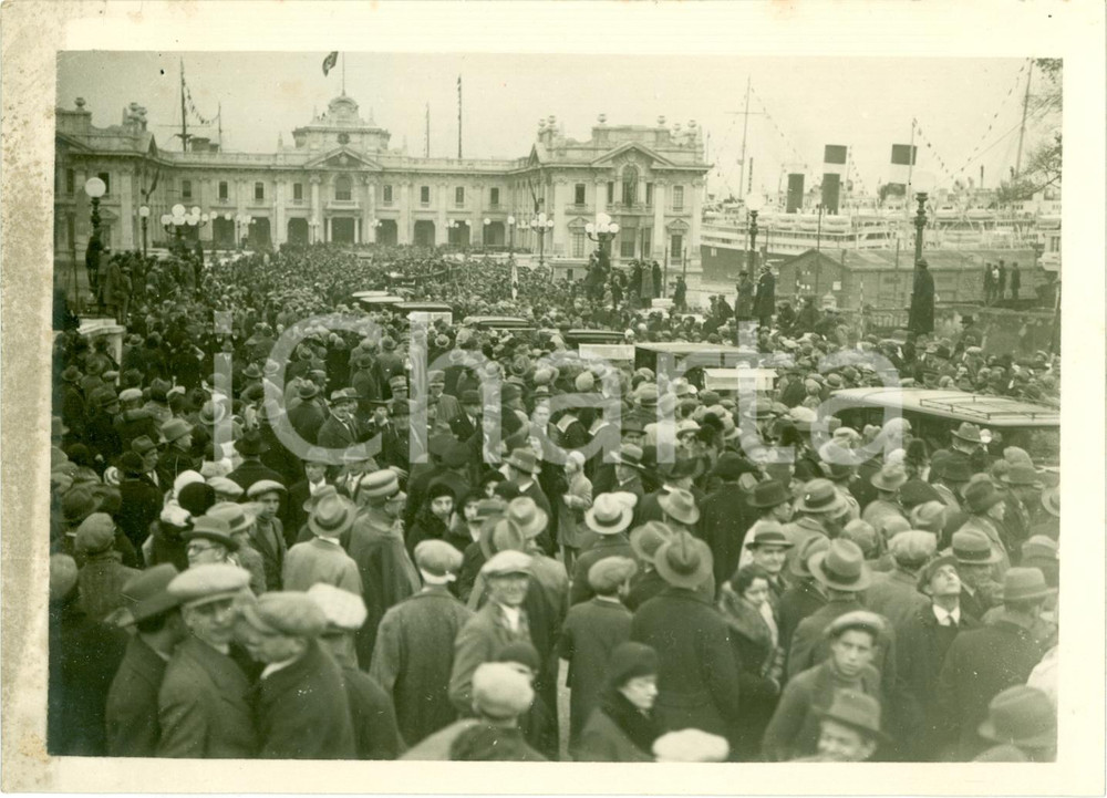 Fotografia d epoca originale 1933 GENOVA Trasvolatori ATLANTICO acclamati a PONTE DEI MILLE Fotografia 1