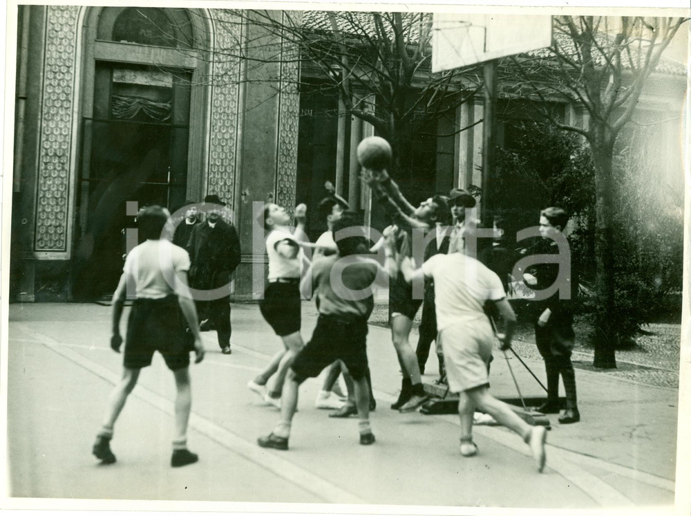 Fotografia d epoca originale 1933 MILANO Liceo MANZONI Torneo di pallacanestro BALILLA Fotografia 1