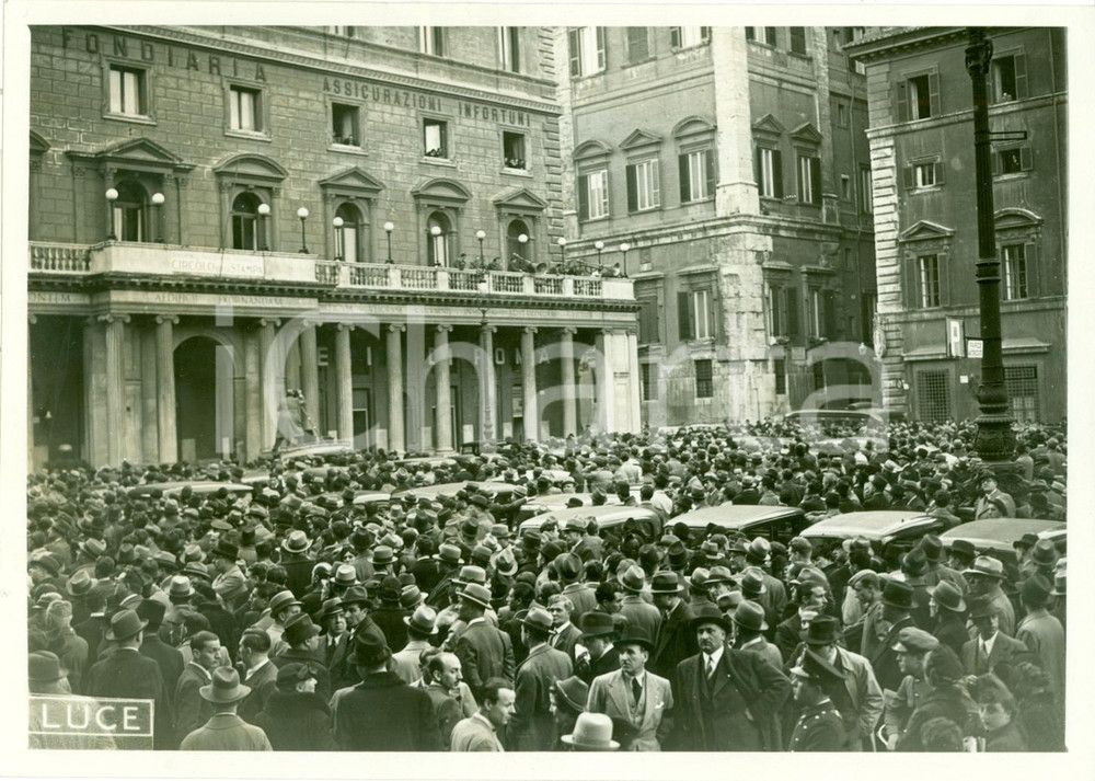 Fotografia d epoca originale 1938 ROMA Folla ascolta nelle piazze discorso DUCE su ANSCHLUSS Fotografia 1