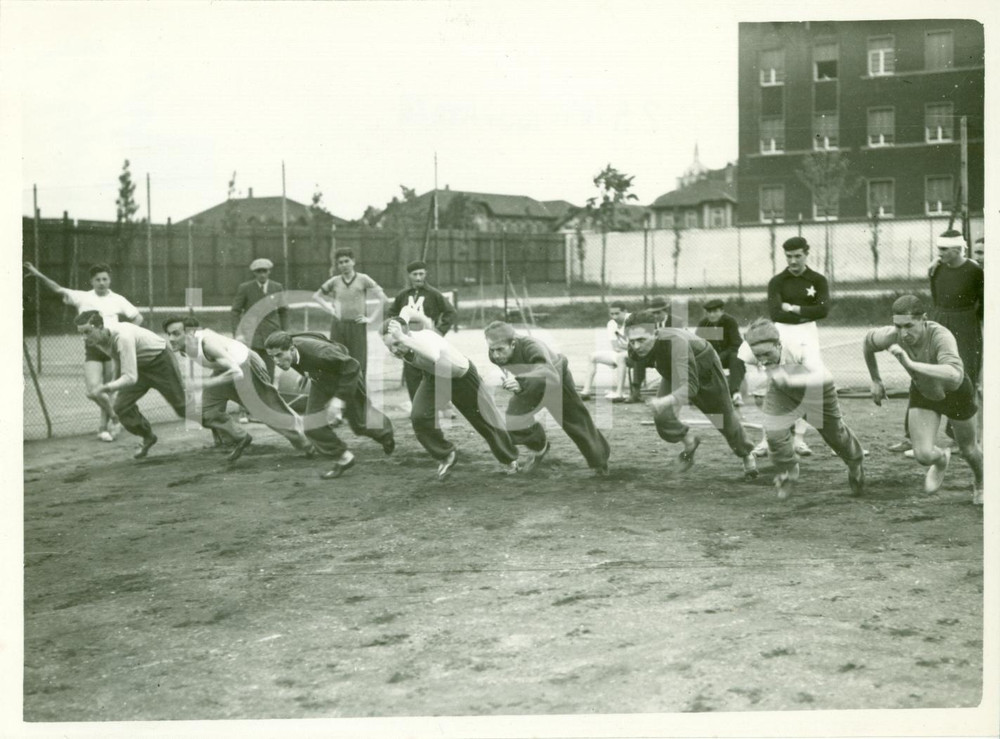 Fotografia d epoca originale 1934 MILANO Littoriali atletica GUF Squadra Milano si allena Campo GIURIATI Foto 1