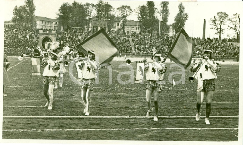Fotografia d epoca originale 1934 MILANO Littoriali Atletica GUF Corteo Goliardico all Arena FOTOGRAFIA 1