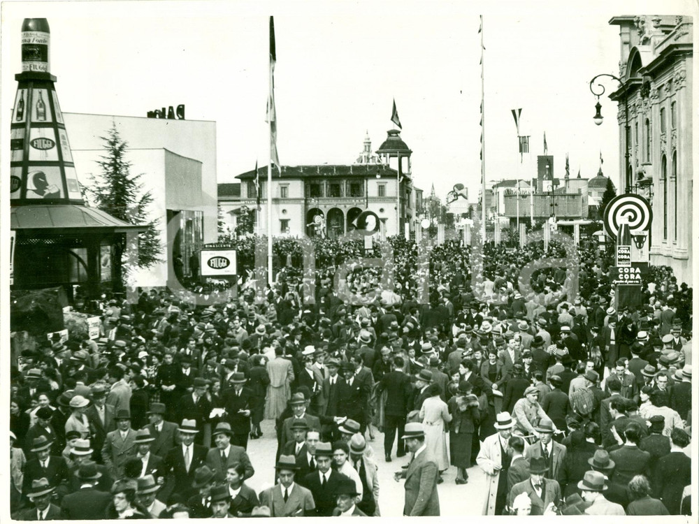 Fotografia d epoca originale 1937 MILANO Folla imponente a FIERA CAMPIONARIA e padiglione FIUGGI Fotografia 1