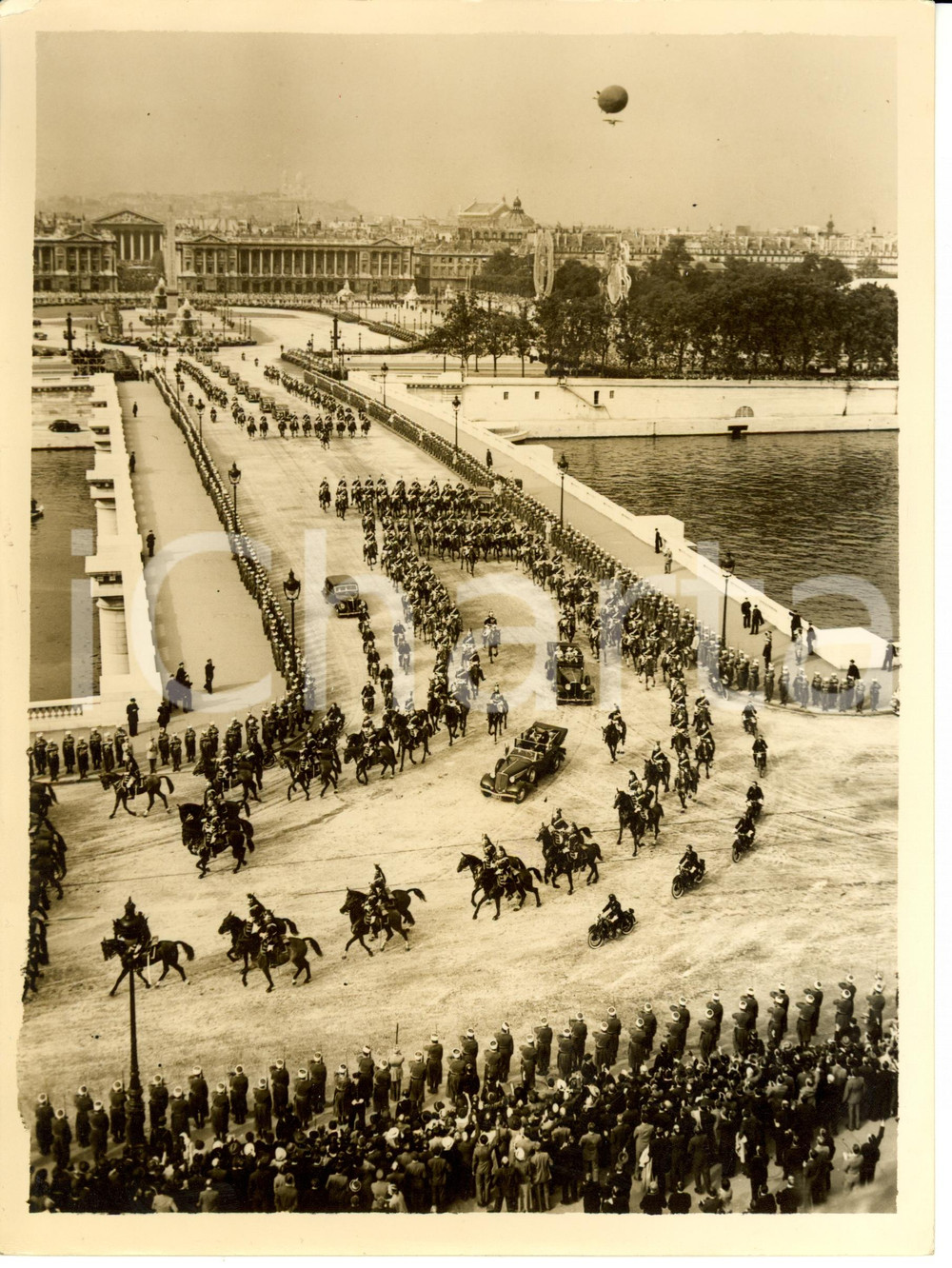 Fotografia d epoca originale 1938 PARIS Concor Bridge  Arrival King George VI and Queen  PHOTO Air balloon 1