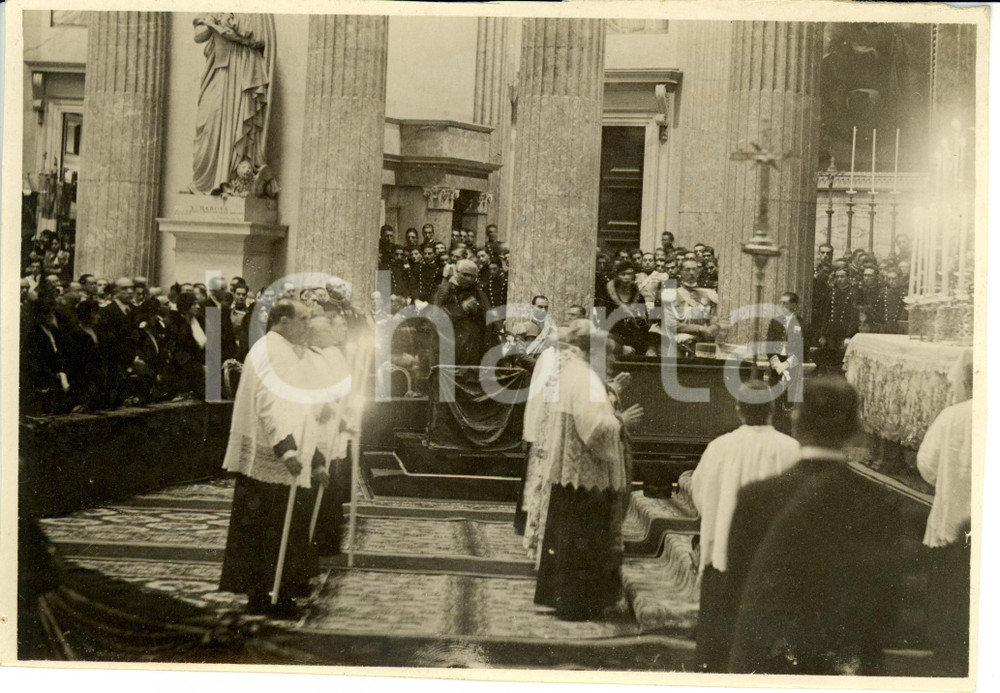 Fotografia d epoca originale 1931 Napoli San Francesco MARIA JOSE e UMBERTO II assistono a Te Deum Foto 1