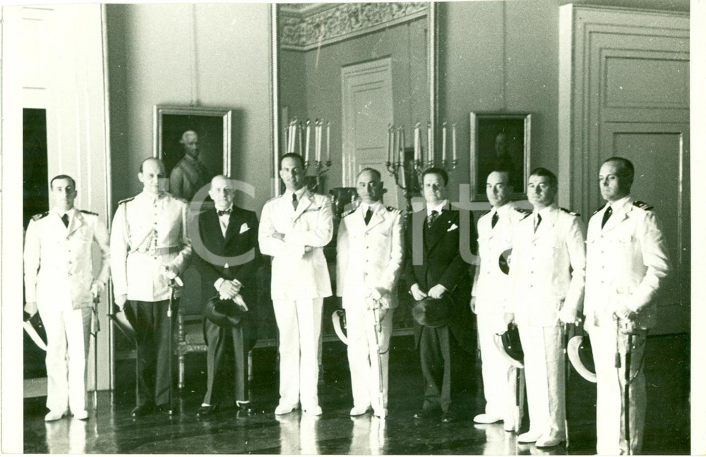 Fotografia d epoca originale 1930 ca NAPOLI Ufficiali nave argentina PRESIDENTE SARMIENTO ricevuti UMBERTO II 1