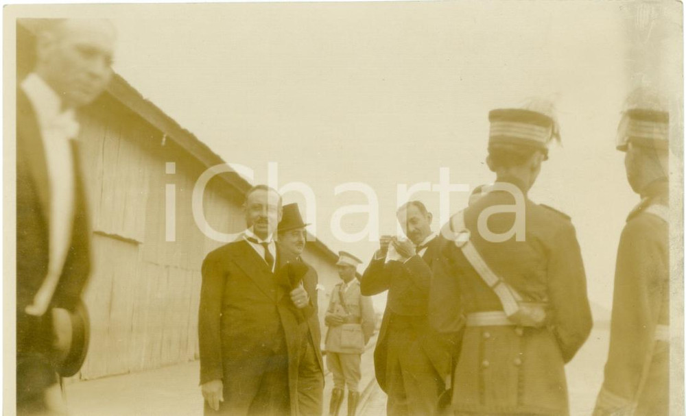 Fotografia d epoca originale 1930 PUERTO CUTUCO EL SALVADOR Ministri attendono Presidente USA Herbert HOOVER 1