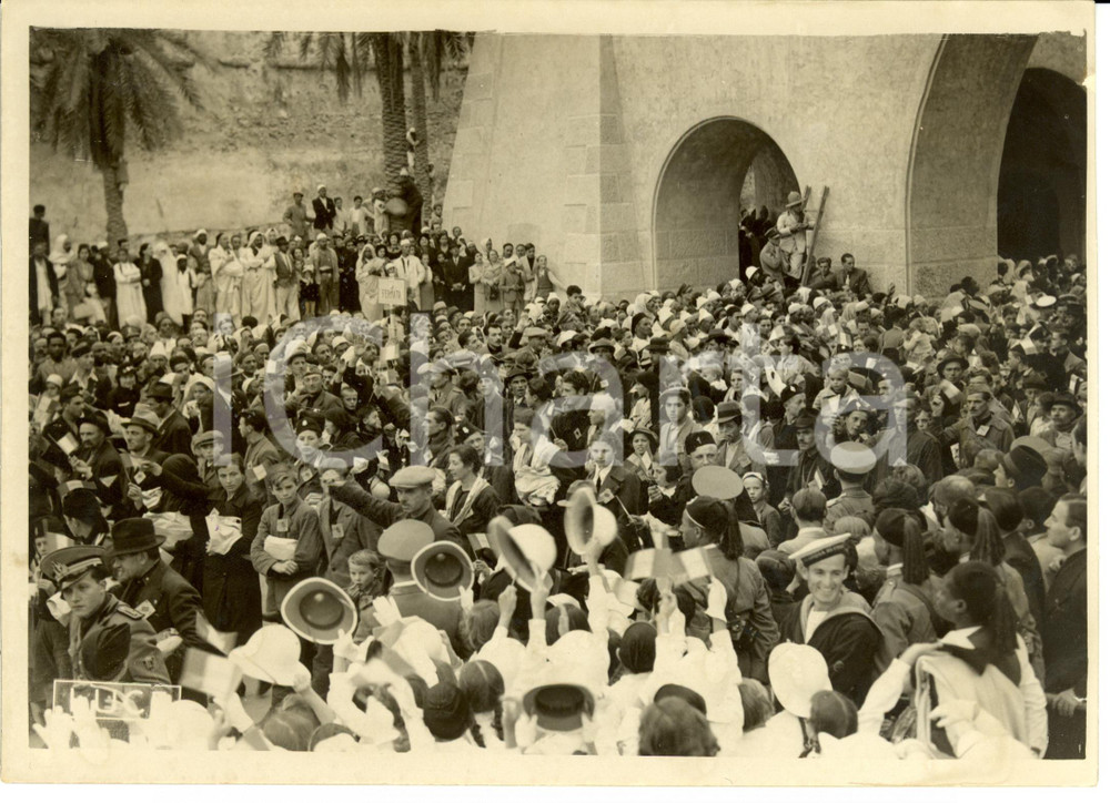 Fotografia d epoca originale 1938 TRIPOLI LIBIA Coloni italiani acclamati dalla popolazione locale Foto 1