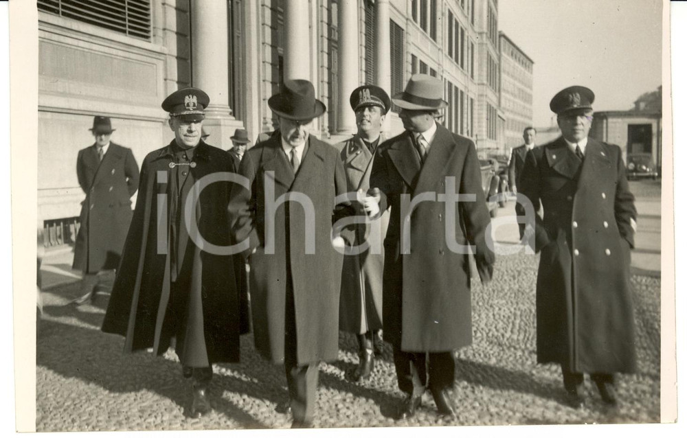 Fotografia d epoca originale 1939 TORINO Sen. Giovanni AGNELLI e Giuseppe BOTTAI alla vecchia FIAT Foto 1