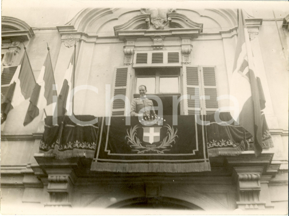 Fotografia d epoca originale 1933 ASTI Principe UMBERTO II affacciato a Palazzo OTTOLENGHI Fotografia 1