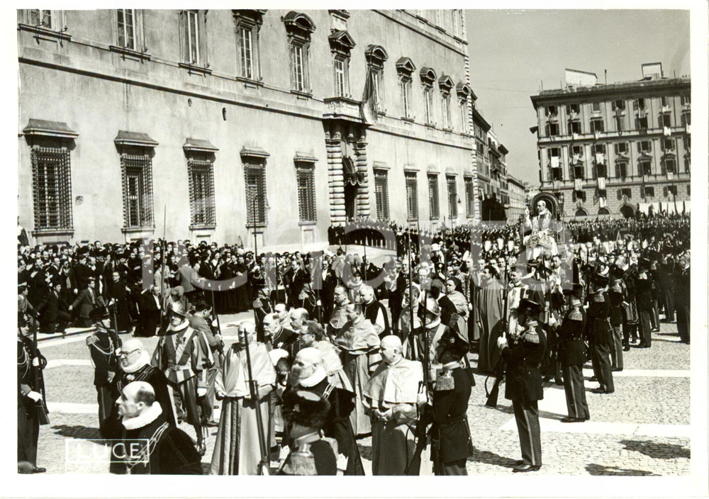 Fotografia d epoca originale 1939 CITTA  DEL VATICANO Papa PIO XII e corteo escono da Palazzo LATERANENSE 1