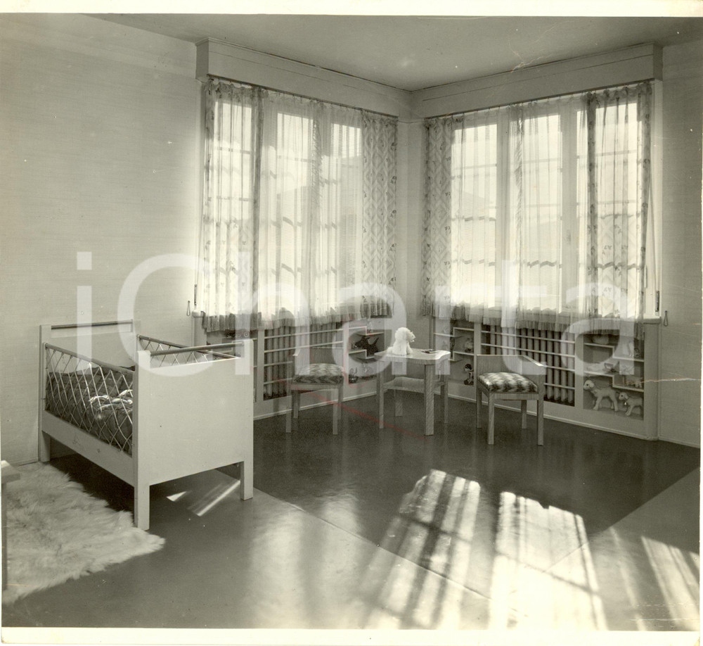 Fotografia d epoca originale 1937 BOLOGNA Villa BEAU? Scorcio di una cameretta con ampie vetrate Fotografia 1