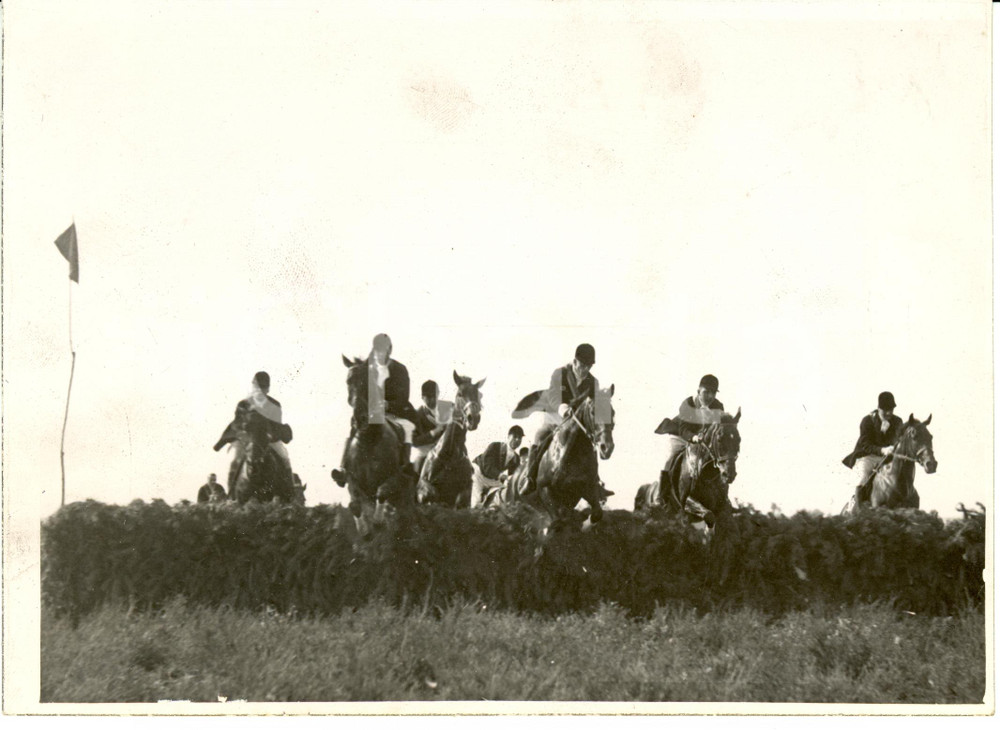 Fotografia d epoca originale 1934 SOMMA LOMBARDO VA IPPICA SocietÃ  CACCIA A CAVALLO Gara Premio del CANILE 1